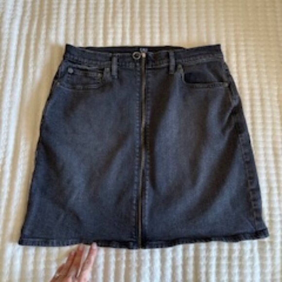 Gap Black Denim High Waisted Zip Up Skirt Size 12/31 - Picture 1 of 5